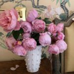 Bettie-Bearden-Pardee-Private-Newport-Rhode-Island-Garden-Tour-David-Austin-Roses-pink-roses-vase