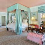 danielle-rollins-atlanta-buckhead-georgia-home-for-sale-bedroom-schumacher-trellis-lee-jofa-althea-hollyhock-blue-stark leopard-carpet-pagoda-mirror-lacquered-ceiling