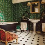 Cordelia-de-Castellane-french-countryside-country-home-france-clawfoot-tub-pedestal-sink-bathroom-wallpaper