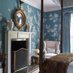 phoebe-howard-bedroom-chinoiserie-gracie-wallpaper-fireplace