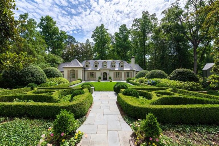 A Stanley Dixon and Phoebe Howard Designed Home for Sale in Atlanta