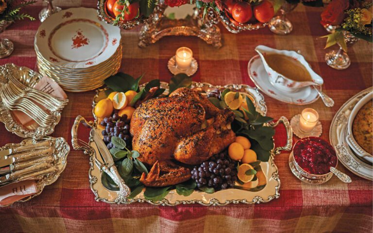 15 Festive Thanksgiving Tablescapes