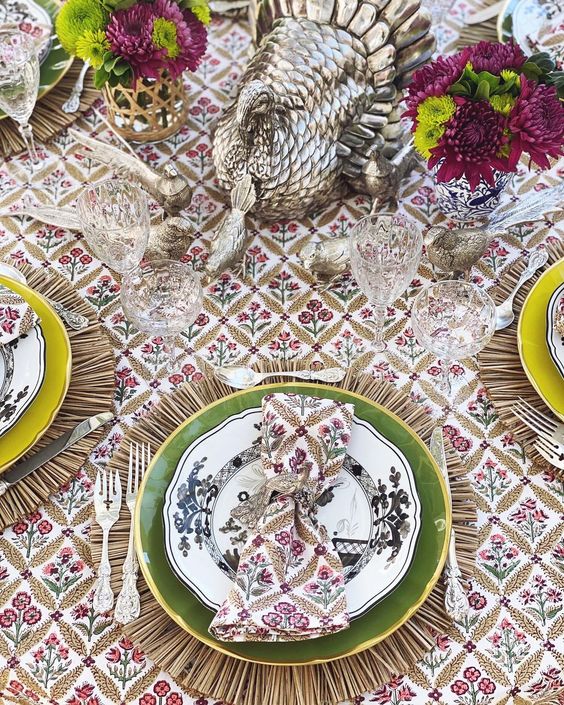 15 Festive Thanksgiving Tablescapes - The Glam Pad