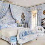 Pat_Altschul_blue-white-bedroom-mario-buatta