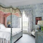 amanda-hornby-cotswolds-dovecote-english-house-garden-blue-white-toile-bedroom-canopy-bed-floral-chintz