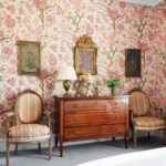 amanda-hornby-cotswolds-dovecote-english-house-garden-floral-wallpaper-bedroom-french-chairs-antique