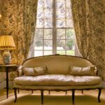 pink-castle-french-elegance-france-phoebus-interiors-beige-toile-settee