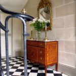 pink-castle-french-elegance-france-phoebus-interiors-foyer