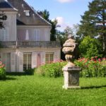 pink-castle-french-elegance-france-phoebus-interiors-gardens