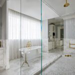 tom-stringer-interior-design-chicago-row-house-glamorous-mirrored-bathroom