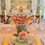 elegant-preppy-dining-room-pink-green-tablescape-blue-white-ginger-jars-porcelain-chinoiserie