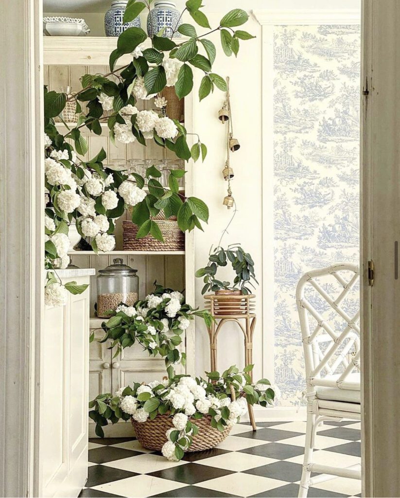 Jenny Bohannon, Tallwood Country House, Blue White Toile, floral arrangement 