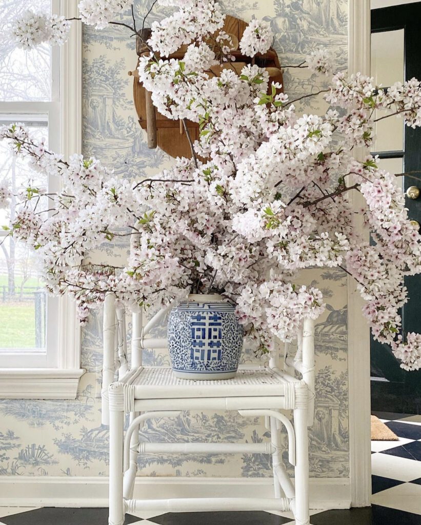 Jenny Bohannon, Tallwood Country House, blue white toile, floral arrangement