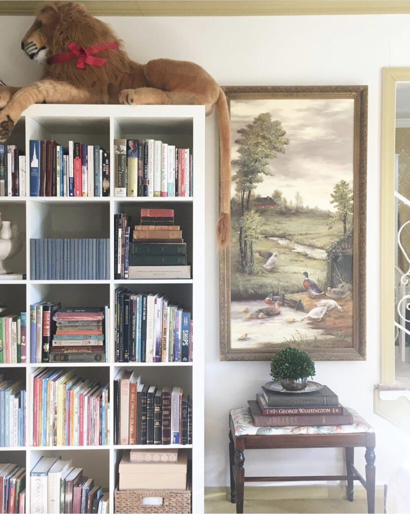 Jenny Bohannon, Tallwood Country House, bookshelf arrangement