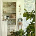 Jenny-Bohannon-Tallwood-country-house-blue-white-toile-wallpaper-kitchen