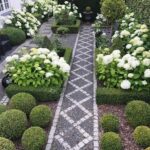 gina-gncgarden-instagram-denmark-garden-white-annabelle-hydrangeas-boxwood-garden