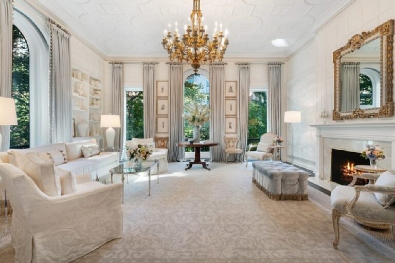 A Landmark Chicago Townhouse For Sale