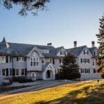 john-travolta-kelly-preston-islesboro-maine-house-for-sale-facade