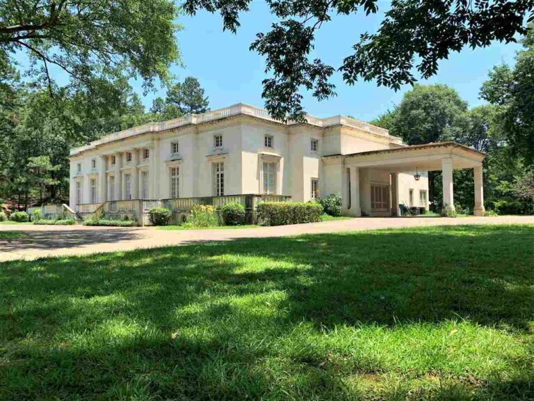 Le Petit Trianon… in Texarkansas?!