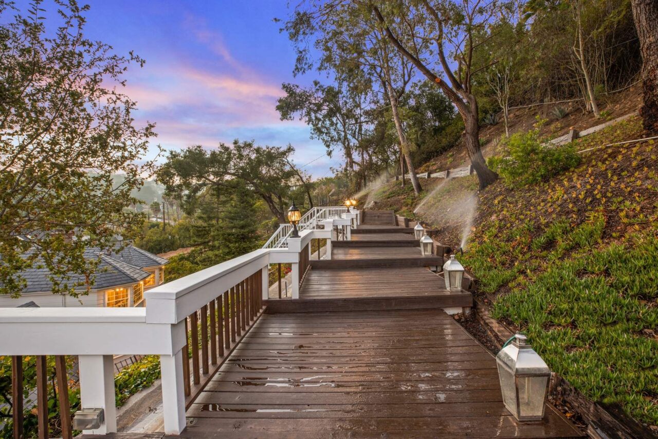 gwyneth-paltrow-california-childhood-home-for-sale-brentwood-deck - The  Glam Pad