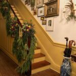 traditional-old-fashioned-classic-christmas-decor-staircase-garland