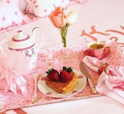 The Prettiest Valentine Tablescapes