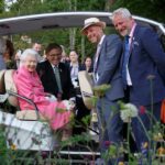 The-Queen-Keith-Weed-Joe-Swift-Mark-Gregory-Press-Day-RHS-Chelsea-Flower-Show-2022