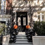 fall-in-new-york-city-manhattan-pumpkins-doorstep-3