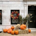 fall-in-new-york-city-manhattan-pumpkins-doorstep-7