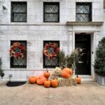 fall-in-new-york-city-manhattan-pumpkins-doorstep-8