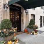 fall-in-new-york-city-manhattan-pumpkins-doorstep-9