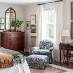 traditional-bedroom-antiques