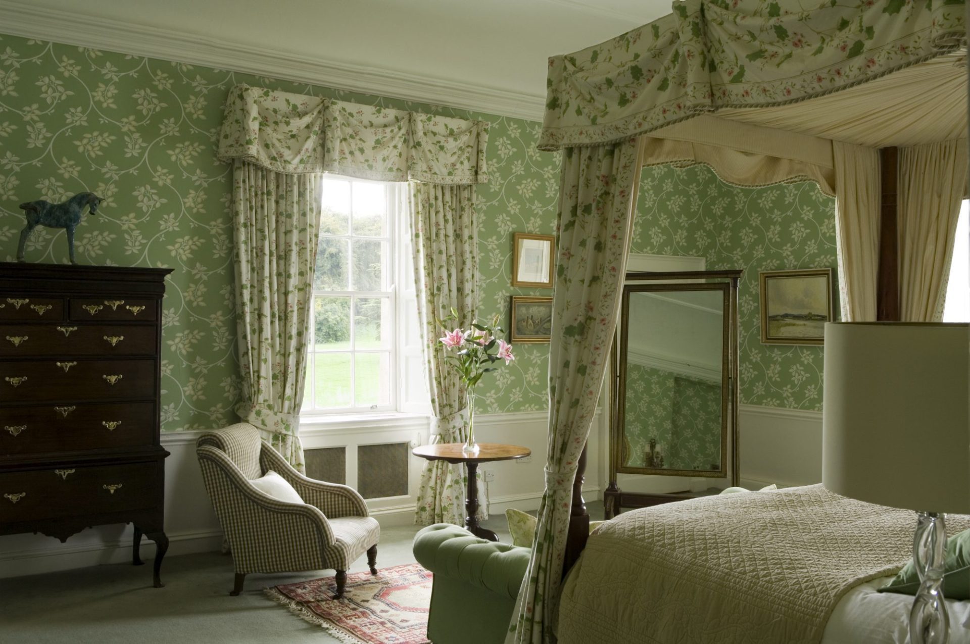 Modern English: Todhunter Earle Interiors - The Glam Pad