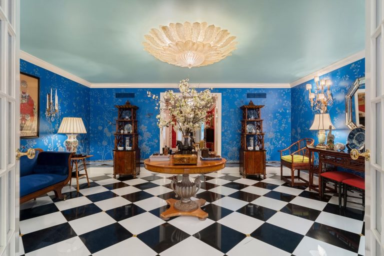 A Dorothy Draper Decorated Townhouse for Sale and TGP’s Valentine’s Day Perfume Edit