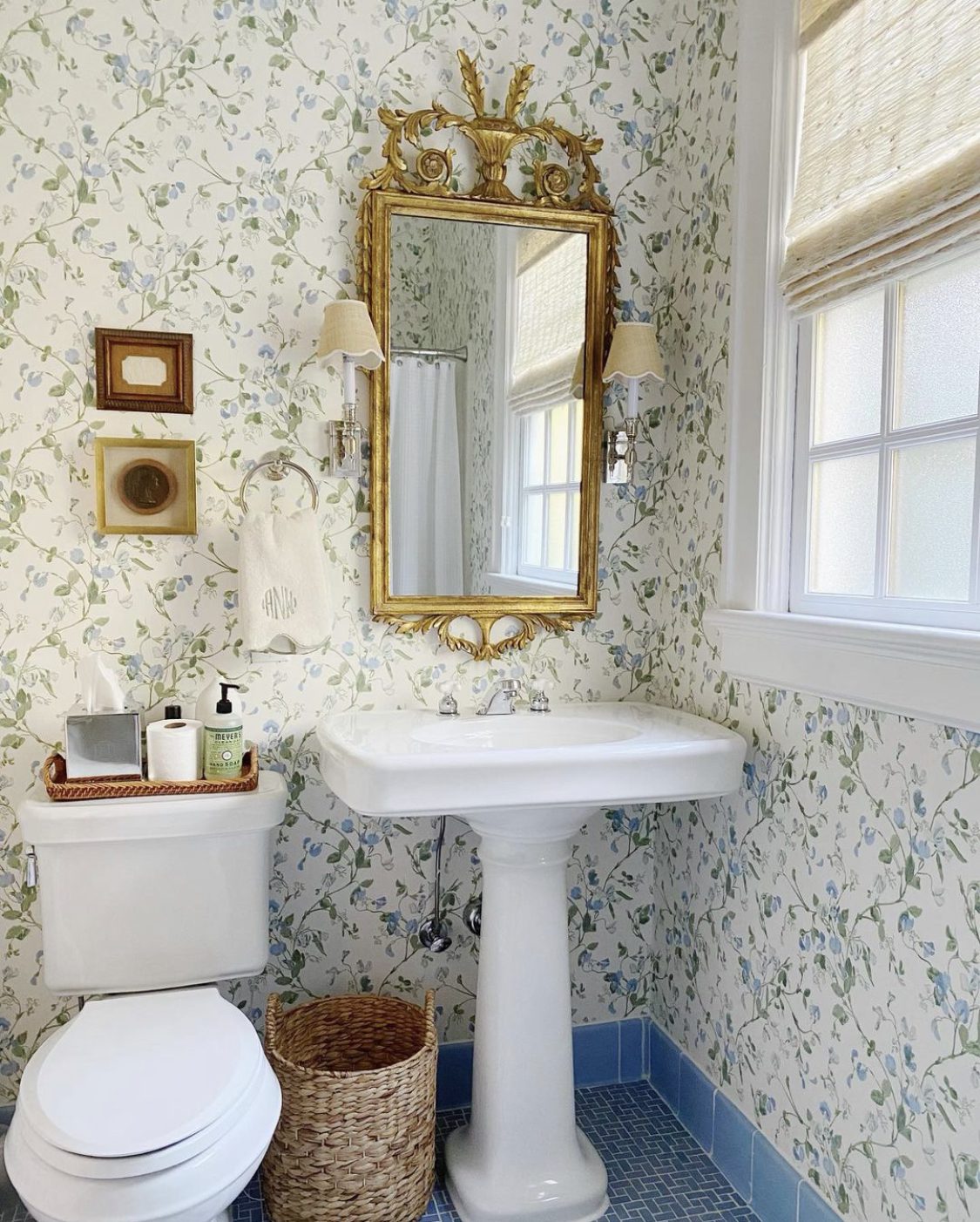 whitney-mcgregor-interior-design-grandmillennial-bathroom-vintage-tile-blue  - The Glam Pad