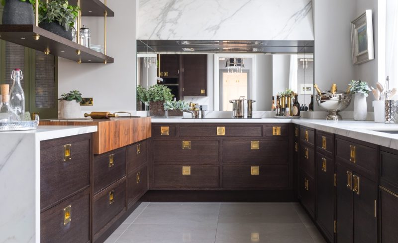 https://www.theglampad.com/wp-content/uploads/2023/03/the-glam-pad-christopher-peacock-classic-kitchen-dark-wood-800x488.jpg
