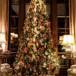 classic-elegant-traditional-timeless-christmas-tree-decorations