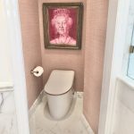 rivers-spencer-the-glam-pad-kips-bay-hollywood-regency-pink-glamorous-bedroom-hunt-slonem-queen-elizabeth