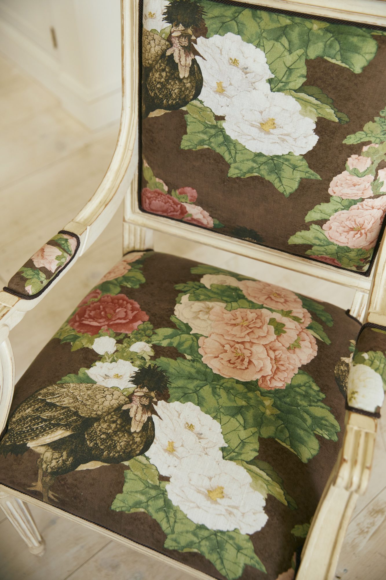 DECORATE LIKE A DECORATOR_UPHOLSTERY_MARY MCDONALD - The Glam Pad