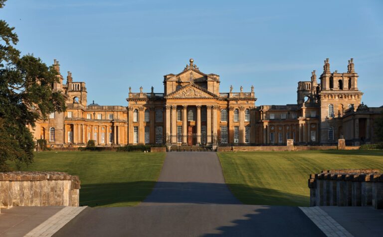 300 Years at Blenheim, Home for the Holidays Showhouse, and a Topiary Tutorial