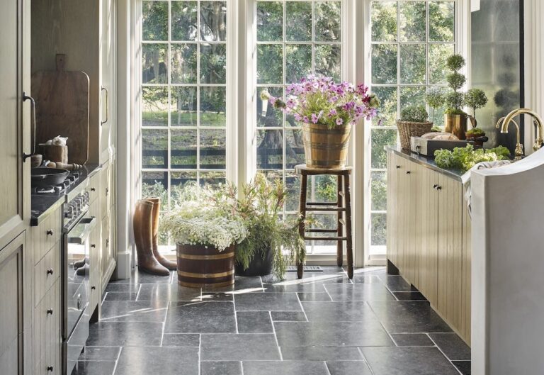 Flower Magazine’s Flower of the Year, Embracing Beauty by Beth Webb, and La Veste Comes to London