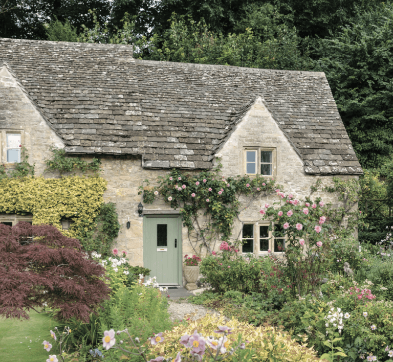 The Gracious Homes of Victoria Magazine