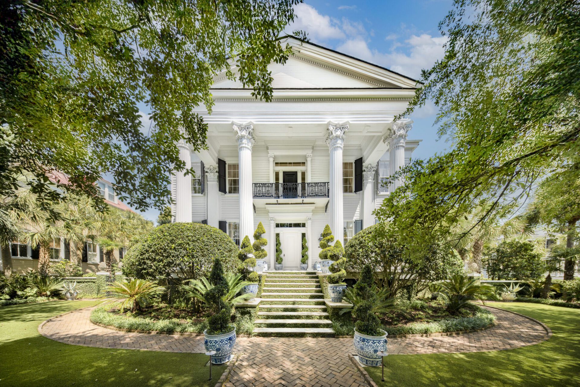 Step Inside Carolyne Roehm's Exquisite Charleston Home - The Glam Pad