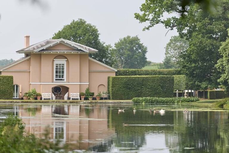 The Veere Grenney Auction at Dreweatts, Queen Elizabeth II: Her Life in Style, and the RHS Chelsea Flower Show