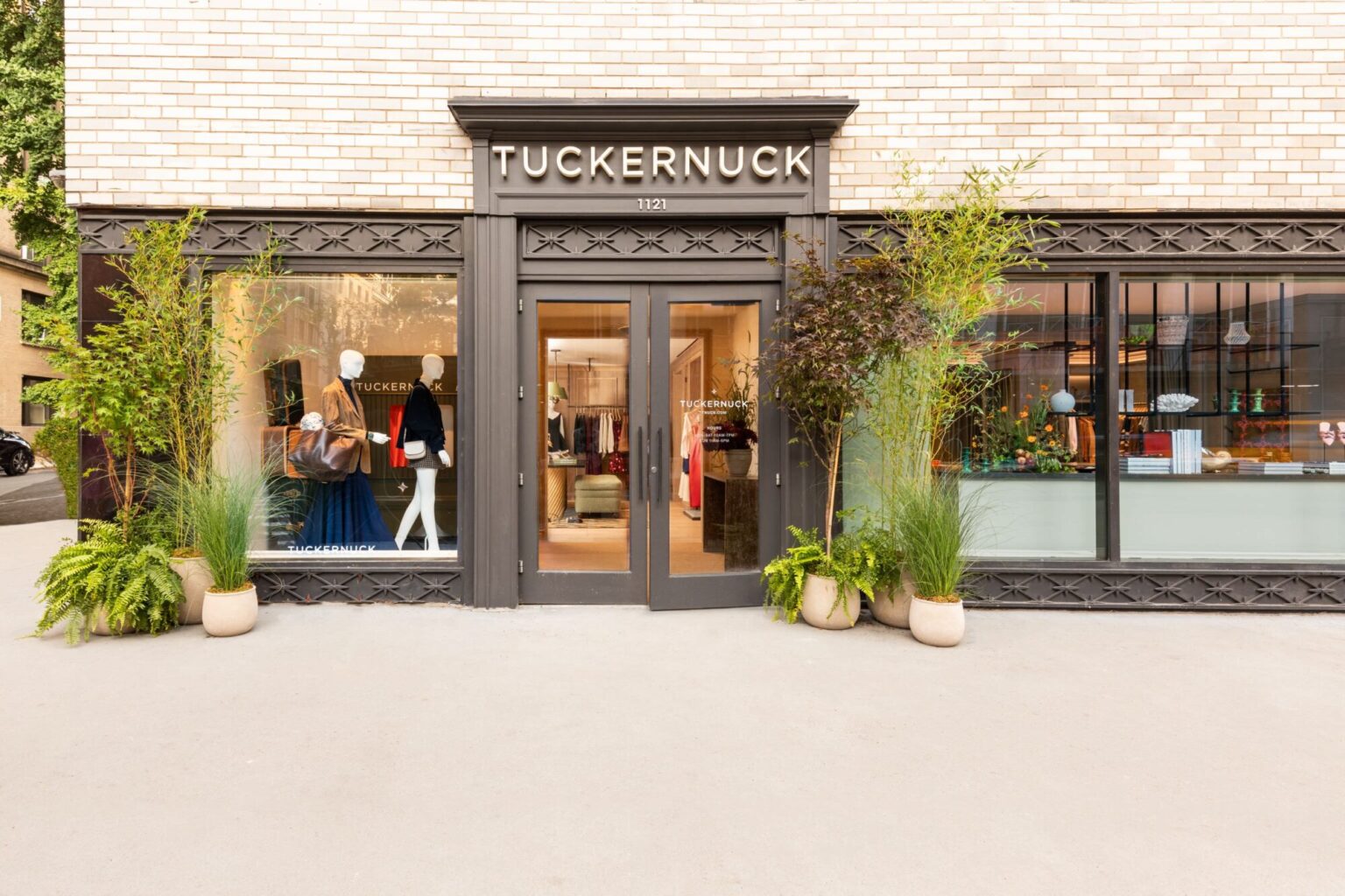 Kathy Hilton's Chairish Tag Sale, Tuckernuck's Charming New York ...