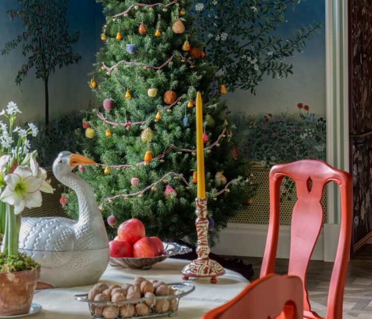 A Tribute to Robert A. M. Stern, Beata Heuman for de Gournay, and Christmas at Blackberry Farms